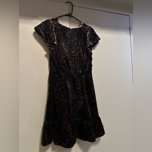 LOFT - Elegant Black Dress with Floral Accents (Size 2) - Picture 9 of 11